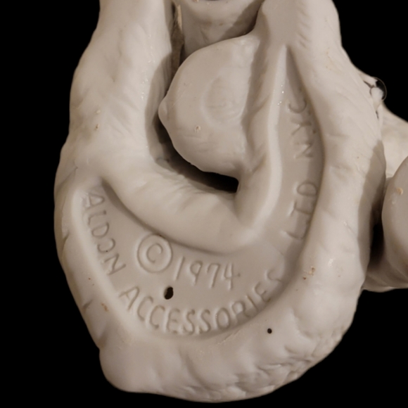 Vintage Aldon 1974 Polar Bear and Cub - Picture 3 of 5